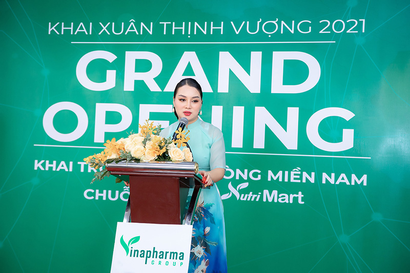Bà Nguyễn Thị Diễm Hằng, Phó Chủ tịch Tập đoàn Vinapharma – Group phát biểu tại buổi khai trương